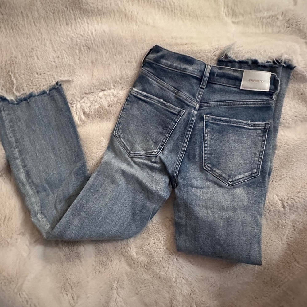 EXPRESS - Picture 2 of 4